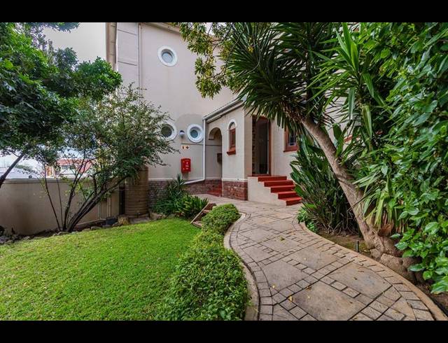 2 BEDROOM APARTMENT FOR SALE IN SEA POINT